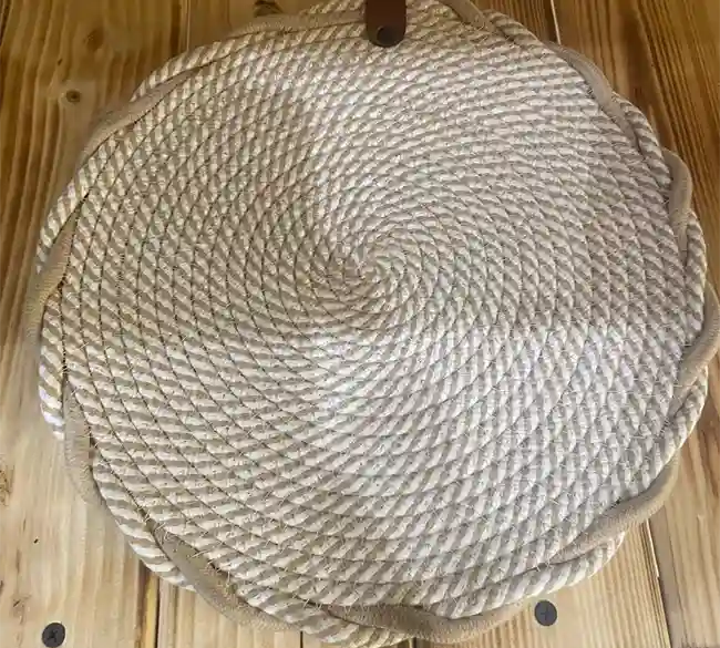 زیر بشقابی گرد دور بافت قیطان دوزی